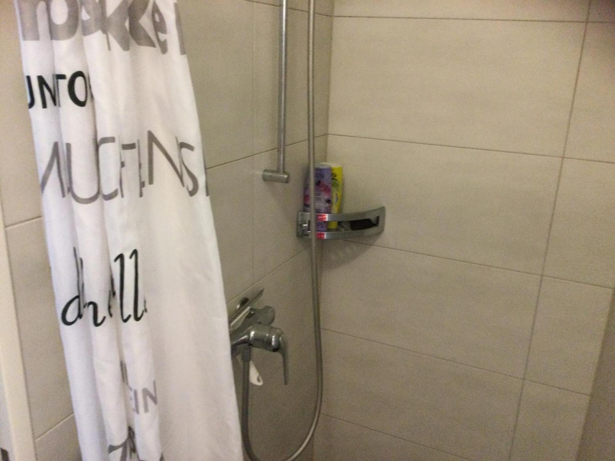 Chambre Spacieuse Et Confortable Avec Ecran Plat Oetwil an Der Limmat Luaran gambar